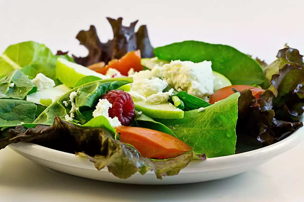 Insalate autunnali salate: ricette con ingredienti di stagione